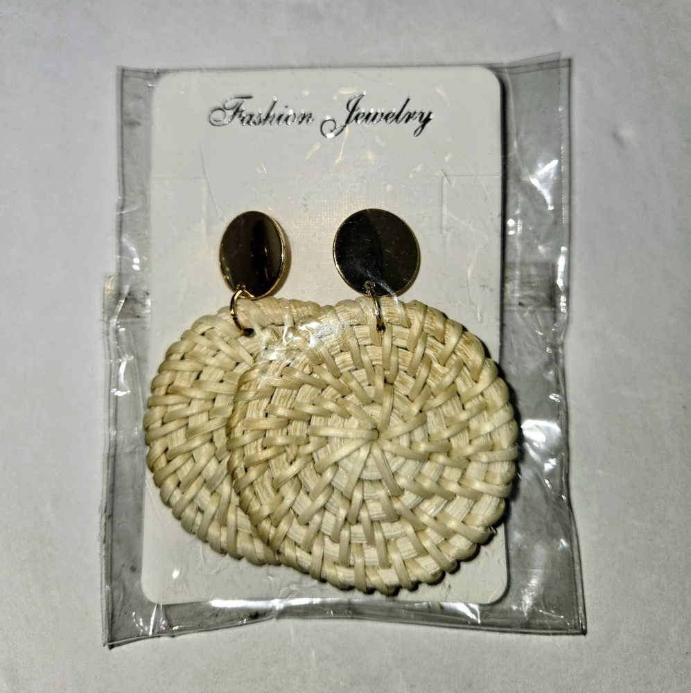 Lightweight Rattan Post Style Fashion Earrings NEW - Picture 2 of 8